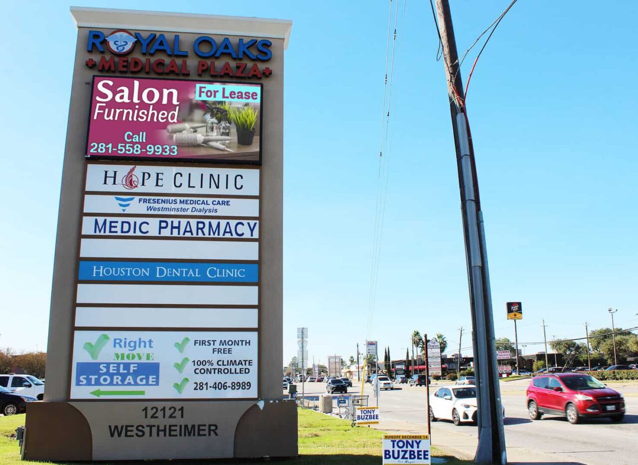 Royal Oaks Medical Plaza • LED Partners Digital Displays Sign Company