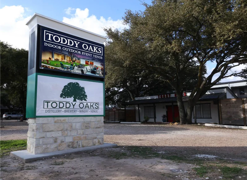 Toddy-Oaks-Marquee-2